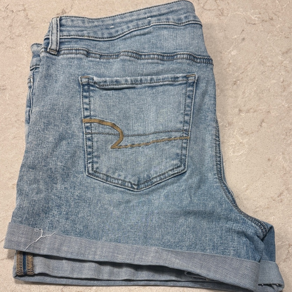 American Eagle Outfitters MIDI DENIM SHORTS